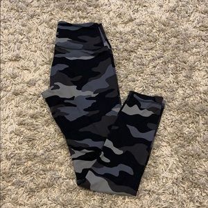 PINK Victoria’s Secret Camo Leggings M(grey)